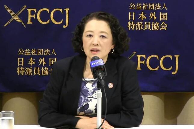 日本外国特派員協会で記者会見する連合の芳野友子会長（写真は日本外国特派員協会の配信動画から）
