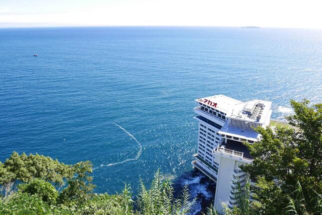 相模湾の目の前に構えるホテルニューアカオ