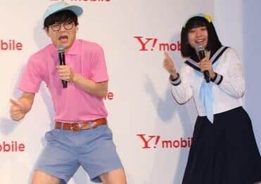 「にゃんこスター」のスーパー3助さん（左）とアンゴラ村長さん（2017年）