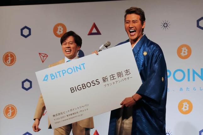左から小田玄紀代表、新庄剛志監督（2021年12月21日撮影「BITPOINT BIGBOSS 就任発表記者会見」より）