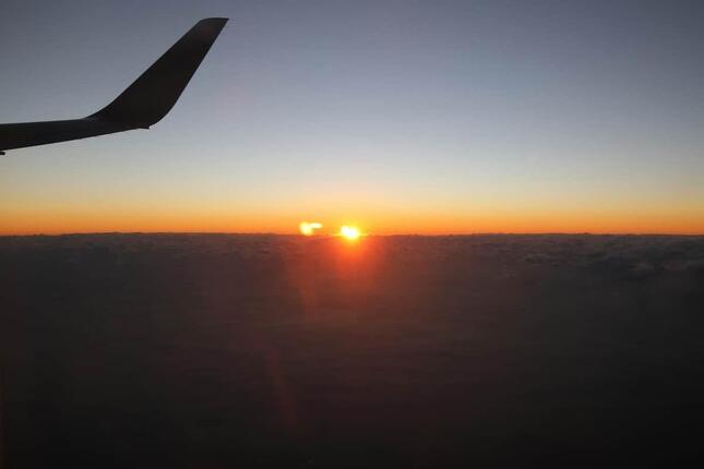 館山沖上空1万6000フィート（約4900メートル）から見る初日の出。地上よりも若干早い「ご来光」だ