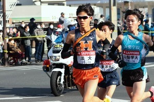 箱根駅伝「観戦マナー」が物議　沿道に人ギッシリ、声出し応援...自粛要請「ガン無視」の現実