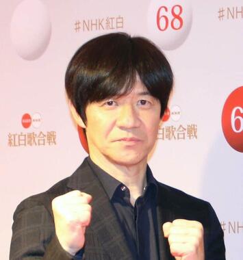 「紅白」の総合司会も務めた内村さん（17年撮影）
