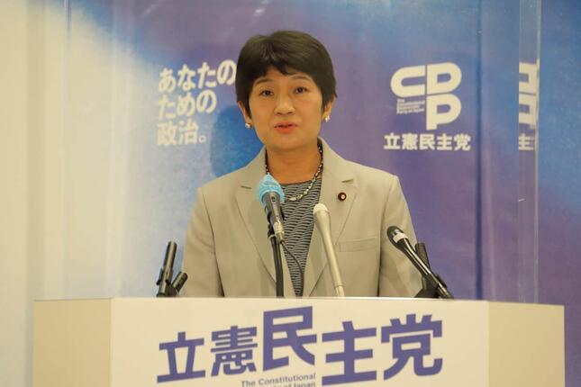 記者会見する立憲民主党の西村智奈美幹事長。「Choose Life Project（CLP）」問題をめぐる調査結果を発表した
