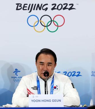 韓国選手団の尹洪根団長（写真：YONHAP NEWS/アフロ）