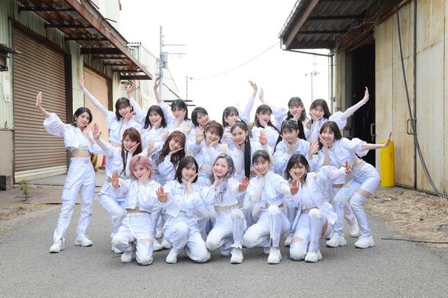 2022年5月18日発売のAKB48の新曲では20人が「選抜メンバー」。前列中央がセンターの本田仁美さん（c）AKB48