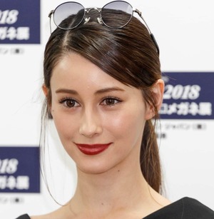 ダレノガレ明美、ベンツ車のタイヤが「大爆発」　高速道路でトラブル「バイクじゃなくて良かった」