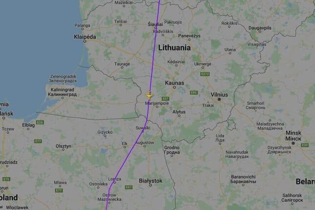 ヘルシンキから迂回（うかい）ルートで東京に向かうフィンエアー機。ロシアの飛び地、カリーニングラードに近いリトアニア上空を飛行している（写真はフライトレーダー24から）