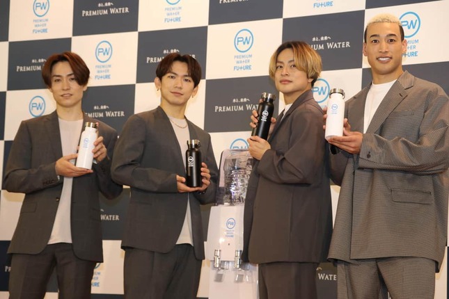 「PREMIUM WATER FUTURE」発表会に出席したTETSUYAさん、NAOTOさん、白濱亜嵐さん、関口メンディーさん（左から）