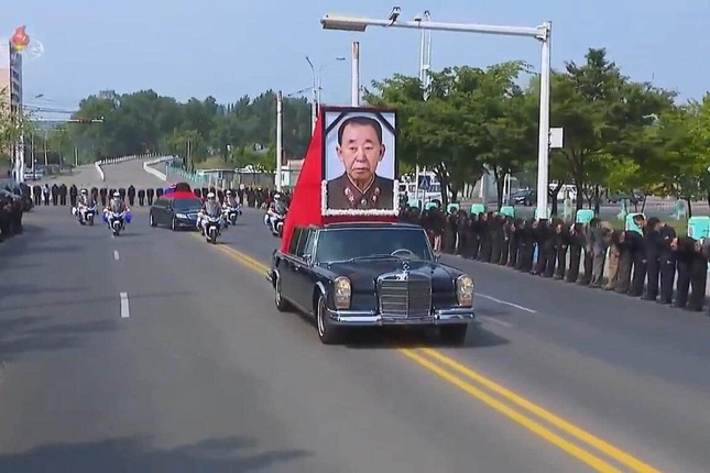 玄哲海氏の葬列には多くの軍人が動員された（写真は朝鮮中央テレビから）