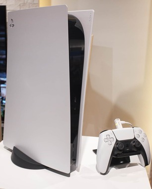狙われた人気ゲーム機「PS5」（写真：つのだよしお/アフロ）