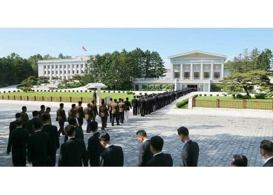 6月8日に開幕した「朝鮮労働党中央委員会第8期第5回総会」。金正恩総書記が司会を務めたという。国営メディアは参加者が建物に入っていく写真のみを配信した（写真は労働新聞から）