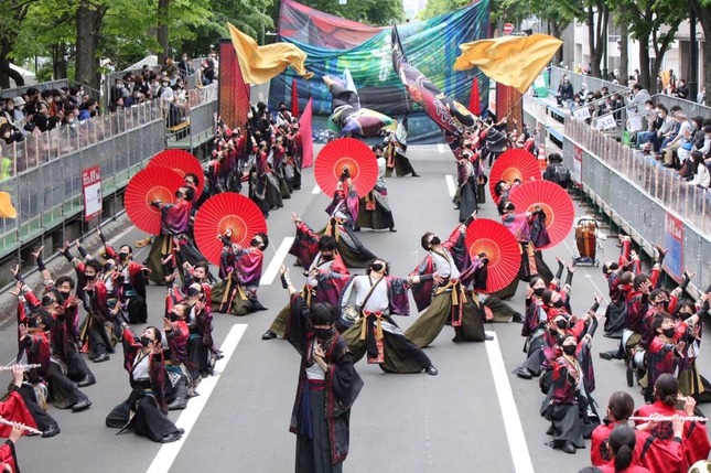 大きな祭り前は週3～4回、閑散期にも1～2回ほど、千歳や札幌を拠点に練習している