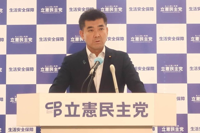 定例会見に臨む立憲民主党の泉健太代表