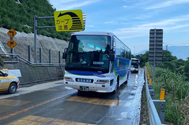 北陸本線不通にともなう「災害時緊急バス」が8月10日まで運行されている（写真は国土交通省福井河川国道事務所のツイッターから）