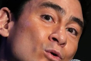 野口健の18歳娘が「パパそっくり美少女」　肩抱き親子ショットに反響「素敵な父娘ですね！」