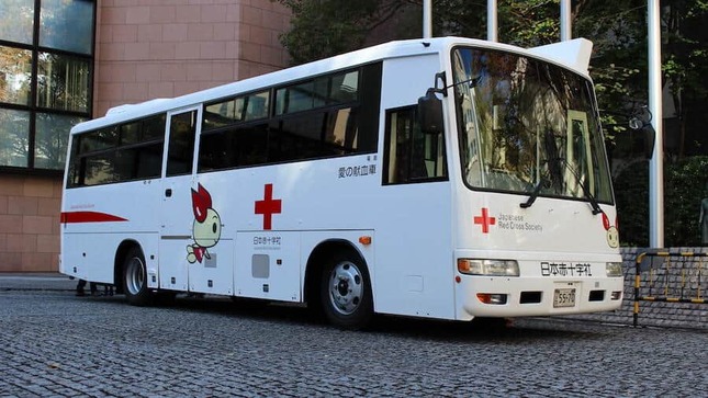 献血バス（写真提供：日本赤十字社）