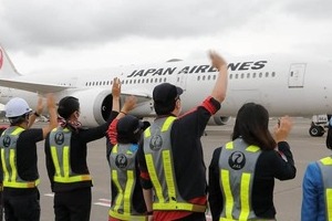 海外のビジネス現場に「日本人だけいない」　JAL社長も危機感...日本発便「需要低迷」の現実