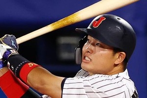 村上宗隆56号にマスコミ沸騰も「バレンティンの60本が軽視されてる」　違和感続々...「排他的」指摘も