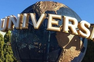 「下着ユニバ」大騒動に、過激コスプレを公式警告　炎上受け謝罪のインフルエンサーも