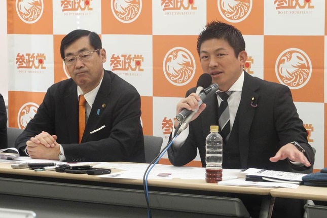 参政党では23年春～秋の解散総選挙を想定して準備を進める。左から松田学代表、神谷宗幣副代表（参院議員）