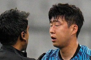 ソン・フンミンと激突選手に誹謗中傷、人種差別的投稿も　「悪質な書き込み」韓国メディア問題視