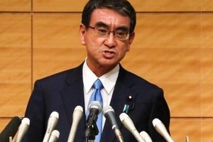 河野太郎氏の腕時計に「庶民の代表とは思えない」 「キンキラ」批判に本人反論「竹です」