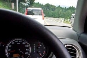 レンタカーが煽り運転？証拠動画がSNSで拡散　タイムズ「案件に応じて必要な対応をしている」