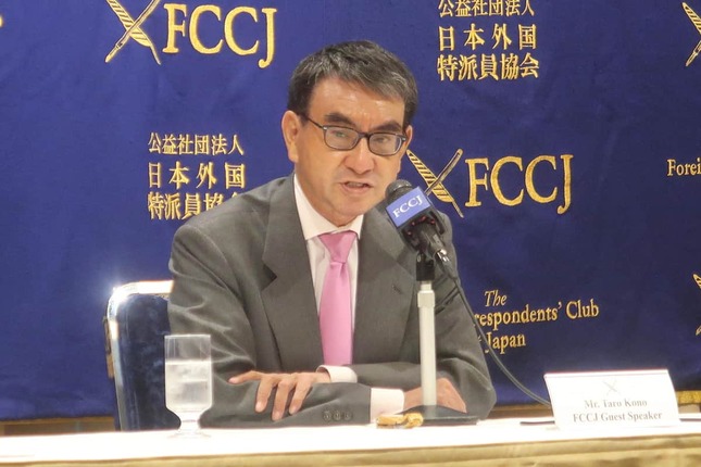 「アナログ規制」撤廃を目指す河野太郎デジタル相（2021年撮影）