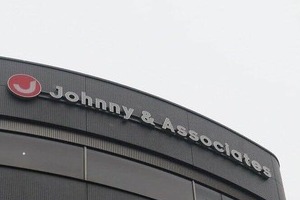 SixTONES公式「ぽっちゃり加工」に賛否続出　「体型いじり笑えない」「過剰反応しすぎ」