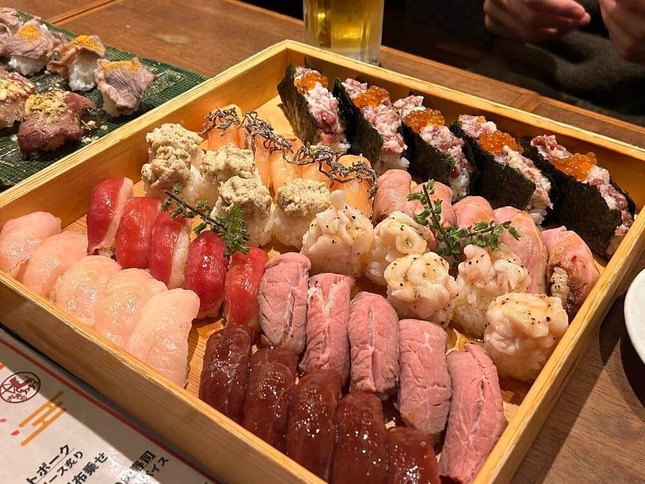 専門店「秋葉原　肉寿司」が無料で振舞った肉寿司