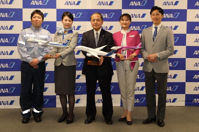 ANAグループは3ブランドのすみ分けを進める。中央がANA HDの芝田浩二社長