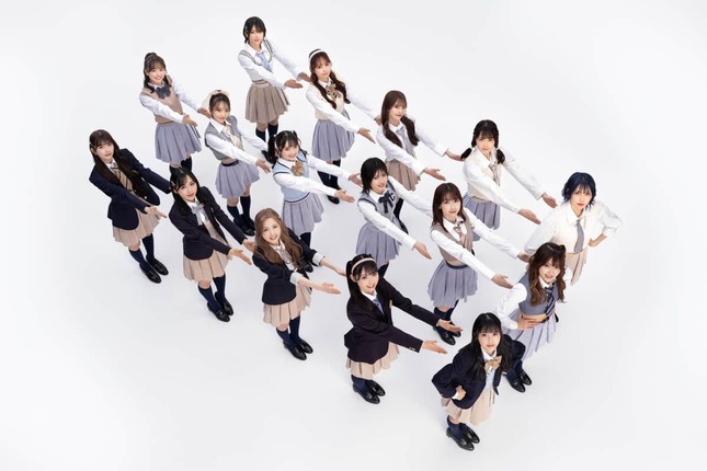 2023年4月26日発売の新曲に向けて公開されたAKB48のアーティスト写真。移籍後初の楽曲だ (c)AKB48