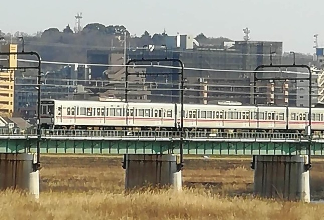 試運転の電車が鉄橋上でストップ（写真は、万条由衣＠fkekotanさん提供）