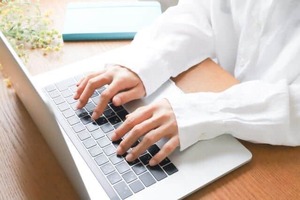 「させていただく」は間違った表現？　「過剰敬語」指摘に注目も...辞典編纂者の見解は