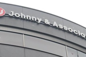 ジャニー氏性加害疑惑、テレビはなぜ沈黙するのか　英BBC記者が指摘した「依存関係」