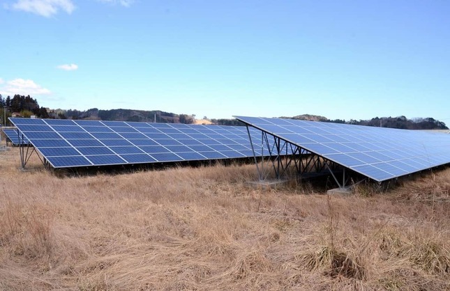 田老太陽光発電所に設置されている大型のソーラーパネル