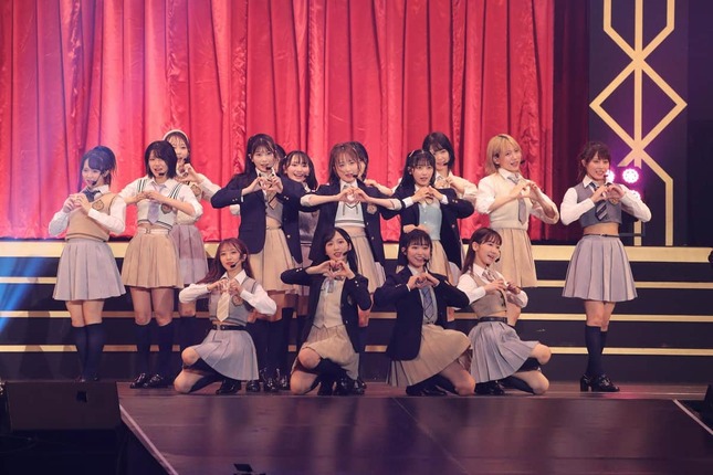4月29日のAKB48のコンサートで披露された最新シングル「どうしても君が好きだ」。16人いる選抜メンバーのうち6人をチーム8出身者が占める。センターはチーム8栃木県代表の本田仁美さん
