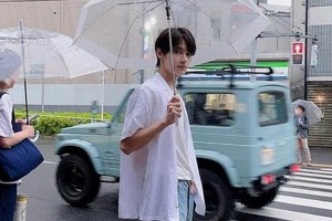 「モザイクかけるところw」人気韓国アイドルにファン爆笑　コンビニ近くでの撮影にツッコミ続々