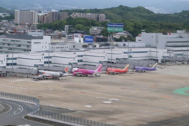 福岡空港では22時の「門限」のあり方が課題になっている