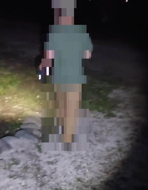 声かけ後に立ち去る男性（女性ソロキャンパー投稿の動画から）