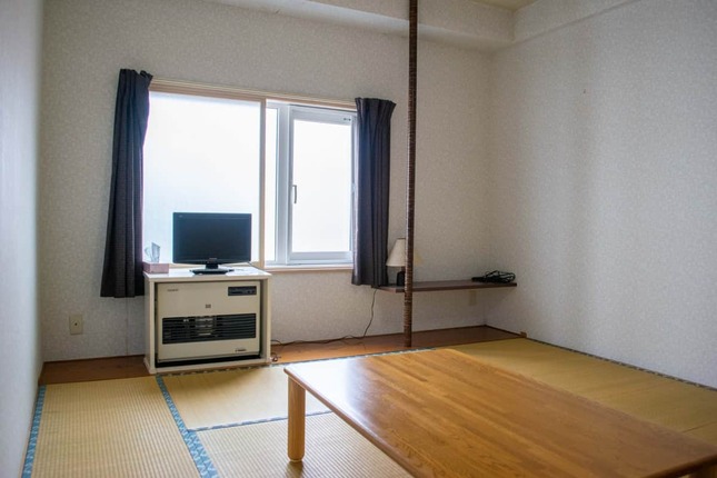 この客室でタバコを吸っていた？（写真は、ゲストハウスモシリパ提供）