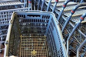 買い物カート「団地内持ち出し」を要望「係の人が回収すれば良い」　スーパー「お客様の声」にネット唖然