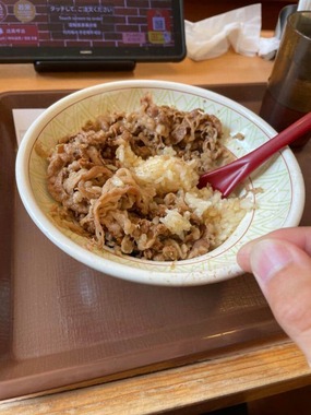 【すき家】牛丼に髪の毛混入　店員呼ぶも想定外の事態…店舗責任者「滅茶苦茶な対応だった」広報も謝罪