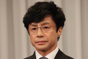 ジャニーズ事務所会見、登壇者のファッションにツッコミ殺到　「ネタかこれ」「ただの老眼？」