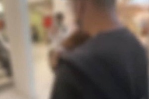 「お姉さん犯罪ですよ」ジャニーズチケット転売ヤーを私人逮捕　YouTuberのネット晒しが物議「正義に酔ってる」