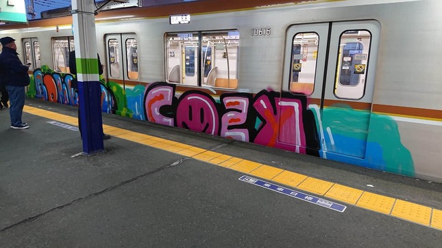 落書きされた車両（4929adhesiveさん提供）