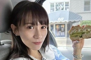 「鬼ダイエット」Perfumeあ～ちゃん、鎖骨＆背中パックリに絶賛　「痩せすぎ」と心配の声も