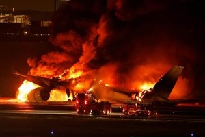 羽田事故、世界を驚かせた「奇跡」の裏側...JAL幹部が明かす　CAが迫られた「判断」