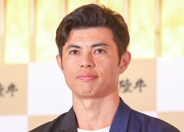 小島よしおさん（写真：Pasya/アフロ）